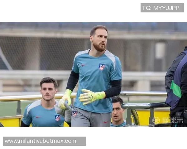 马竞门将奥布拉克荣获24-25赛季萨莫拉奖创生涯第六次获奖佳绩